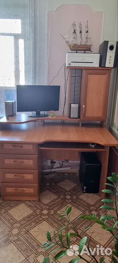 Компьютерный стол