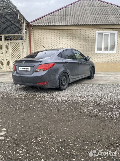 Hyundai Solaris 1.4 AT, 2015, битый, 280 000 км