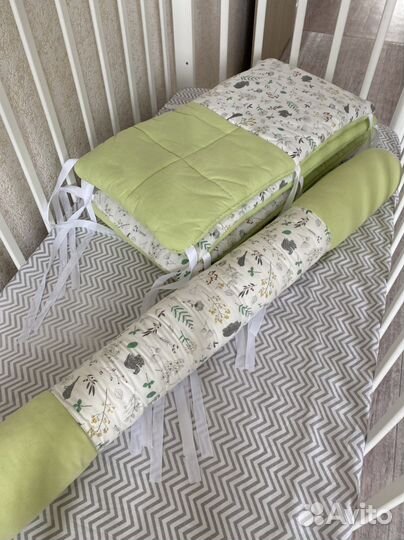 Бортики в детскую кроватку и валик