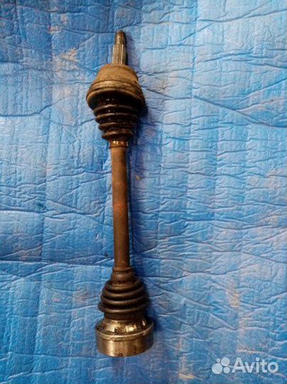 Полуось (привод) передний левый Volkswagen Passat