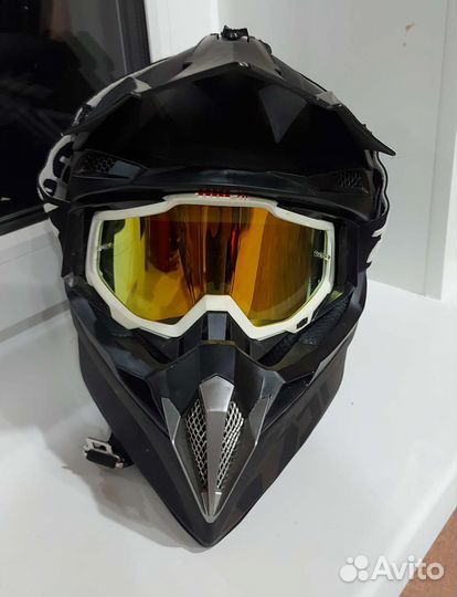 Кроссовый шлем