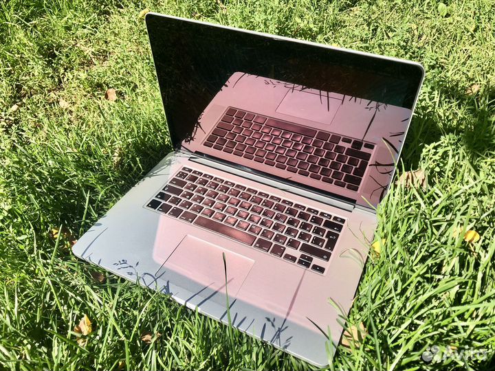 Macbook pro 15 2015 i7 16gb 256gb