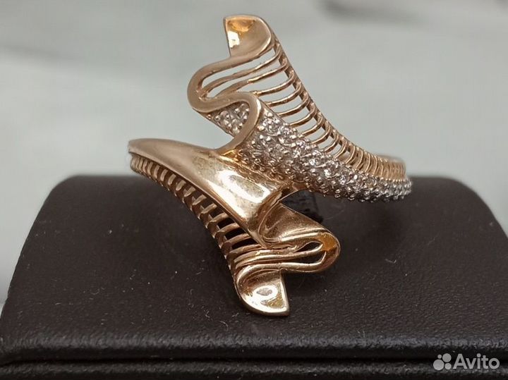 Золотое кольцо 585 пробы массой 2.77 грамма (Р19)