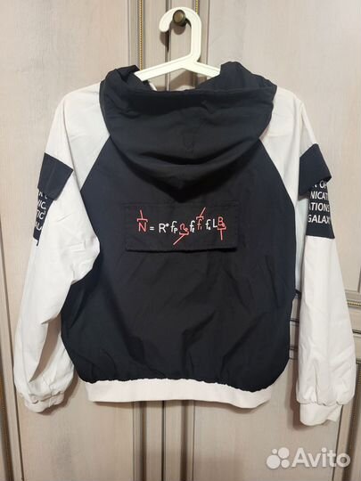 Ветровка женская