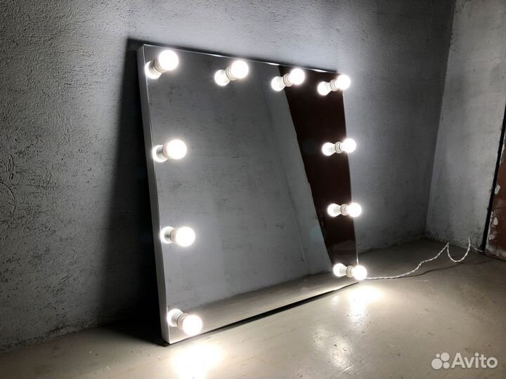 Зеркало с подсветкой для ванной