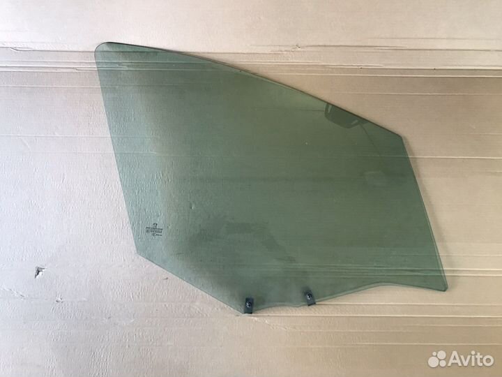 Стекло передней правой двери Peugeot 308