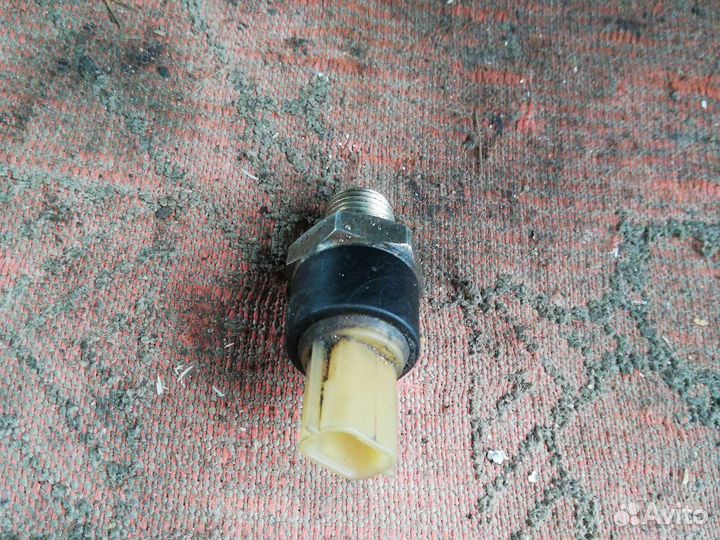 Датчик давления масла Рено Меган 2