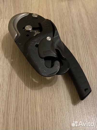 Спусковое устройство