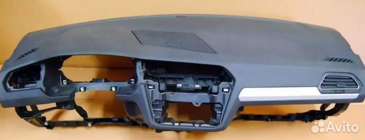 Торпедо панель приборов Volkswagen Tiguan новый ку