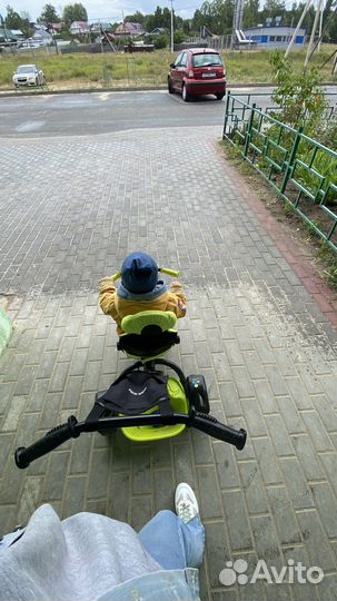 Детский велосипед с ручкой