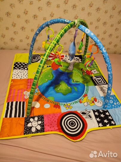 Развивающий коврик FairChild и игрушки