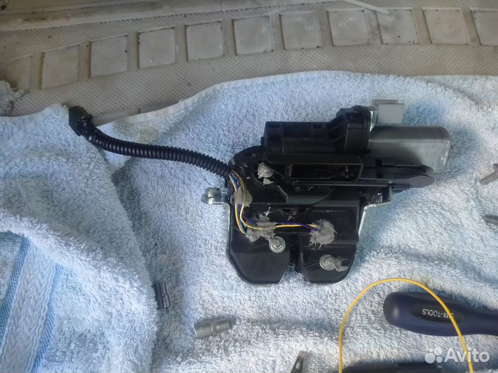 Ремонт/замена вашего замка багажника Touareg NF