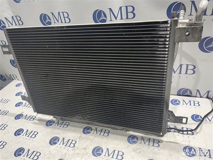 Радиатор кондиционера передний Mercedes-Benz