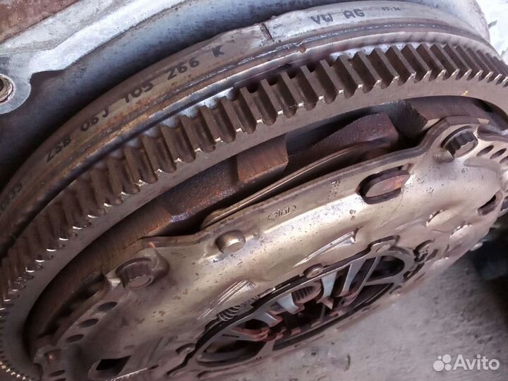 Маховик двухмассовый на VAG 06J105266K