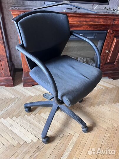 Офисное кресло