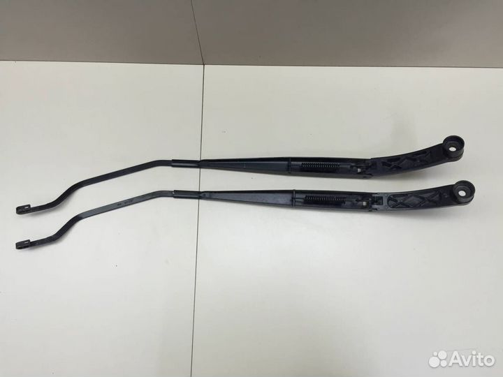 Поводок стеклоочистителя передний правый Hyundai S