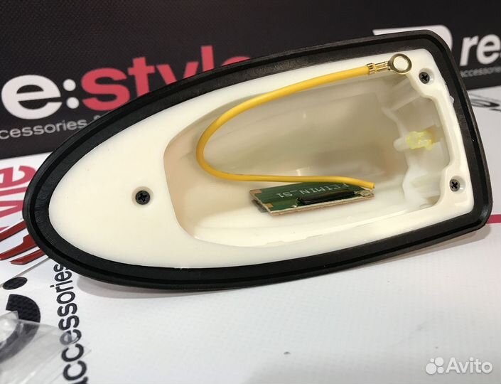 Антенна плавник Белый 040