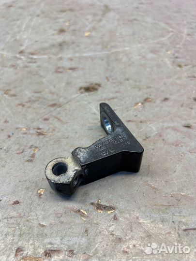 Петля двери передняя правая Audi A6 C7 3.0 2012