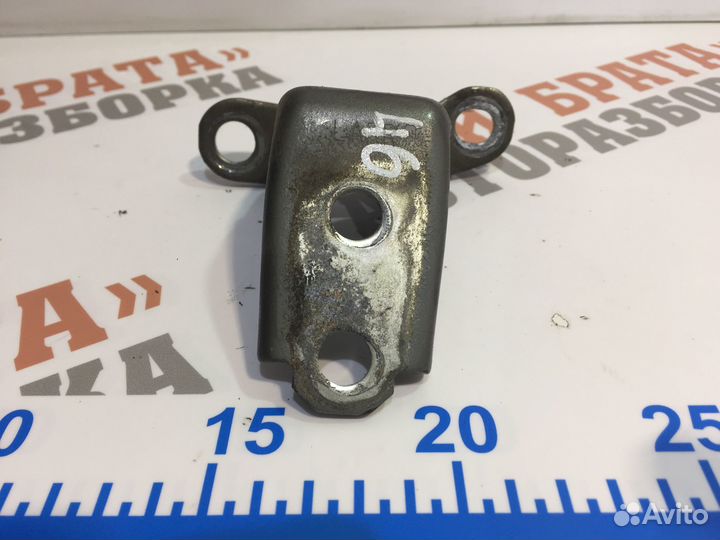 Петля нижняя задней двери Прав. Хонда Цивик 2008г