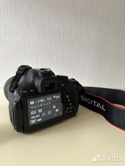 Зеркальный фотоаппарат Canon 650d