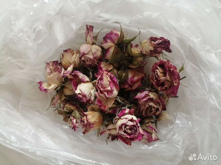 Сухие лепестки роз, бутоны