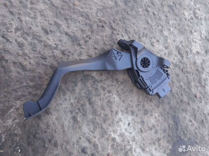 Peugeot 308 электронная педаль газа