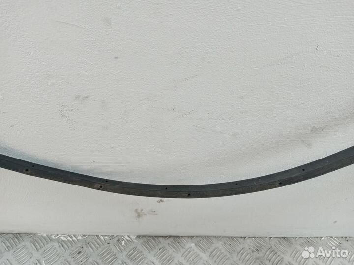 Уплотнитель двери Toyota Camry