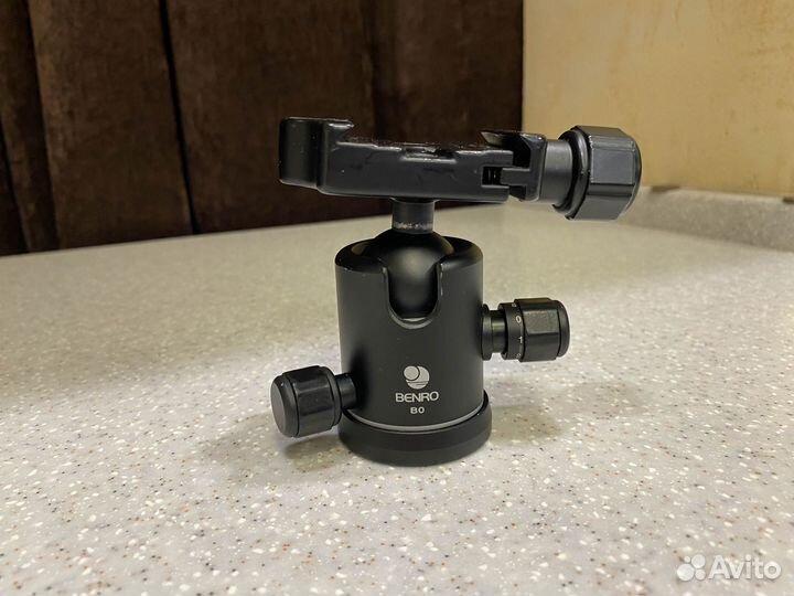 Штативы и головки Benro и Vanguard