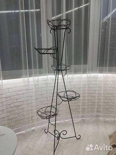 Подставка для цветов металлическая