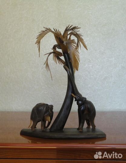 Статуэтка слоны и пальма