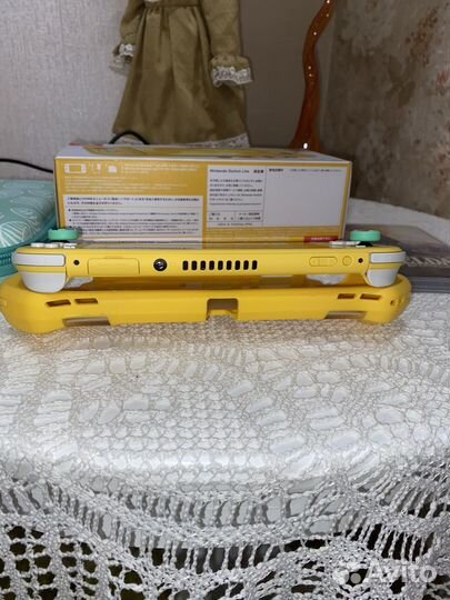 Nintendo switch lite Желтая