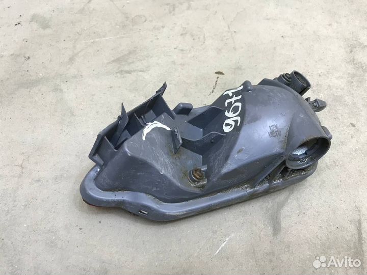 Фонарь противотуманный задний левый Toyota RAV 4