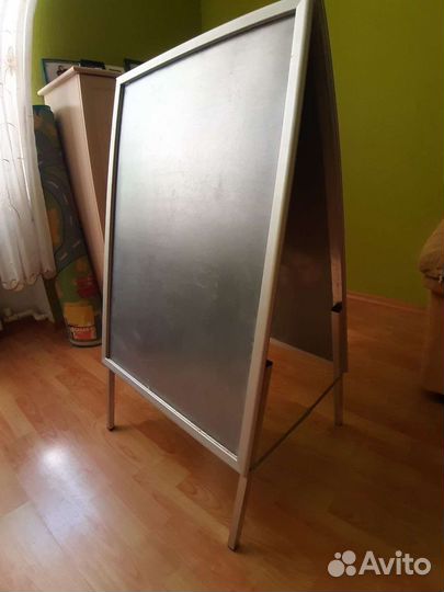 Магнитно-маркерная доска на ножках