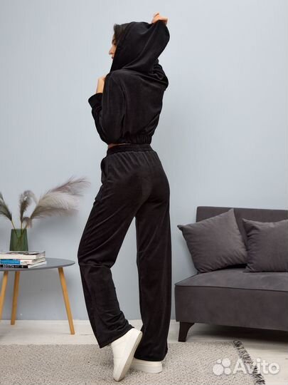 Велюровый спортивный костюм новый