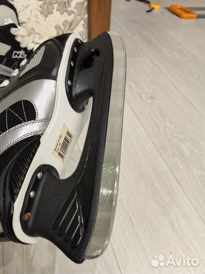 Коньки хоккейные