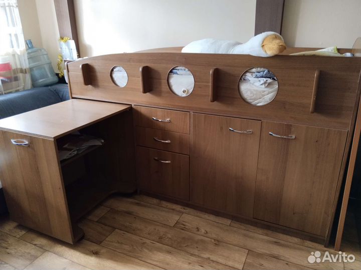 Кровать детская со столом и системой хранения