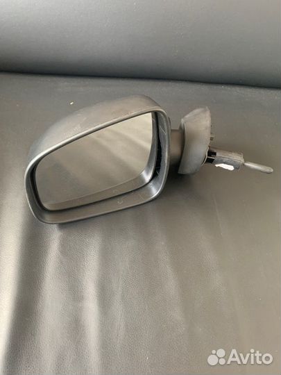 Зеркало заднего вида боковое левое Renault Logan