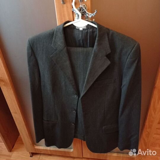 Продам школьный костюм