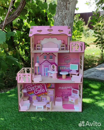 Кукольный домик с мебелью