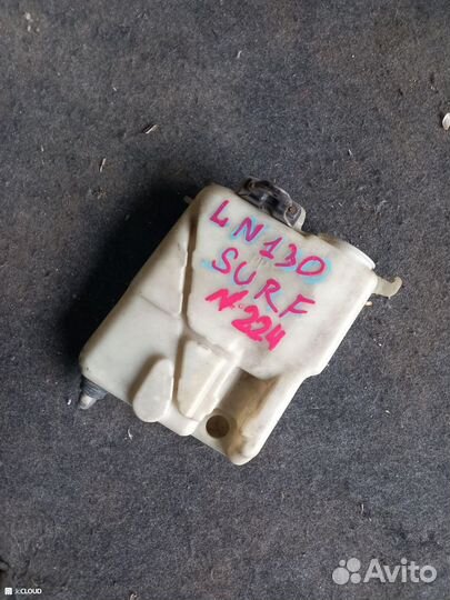 Бачок омывателя на toyota surf LN130