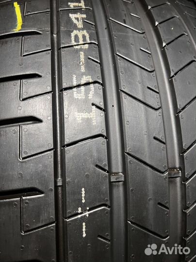 Pirelli P Zero PZ4 285/35 R20