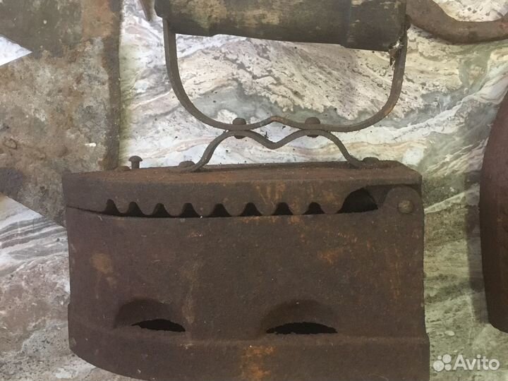 Кованые засовы, гвозди,топор,утюг