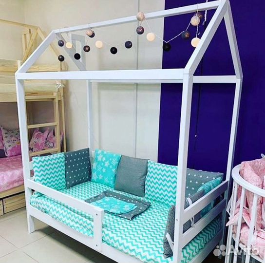 Детская кроватка домик классика из массива С