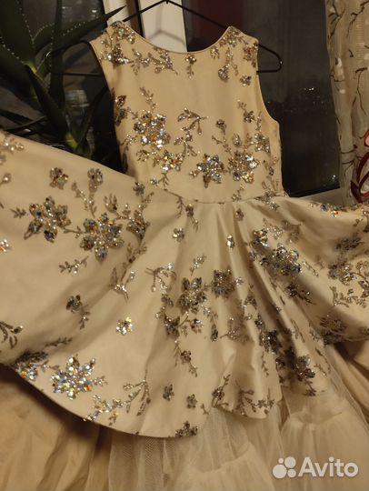 Платье нарядное 122
