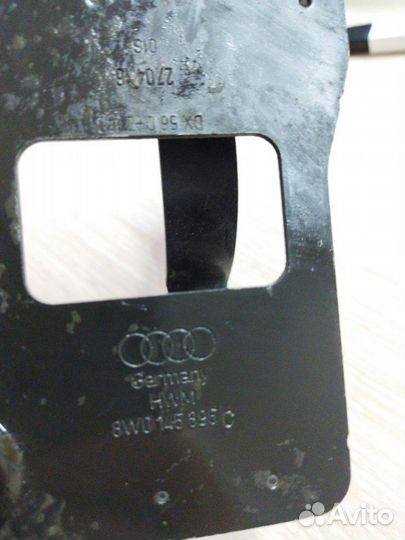 Кронштейн радиатора Audi А4 В9 cvna 2017