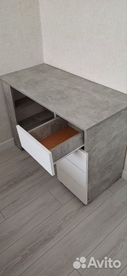 Стол письменный