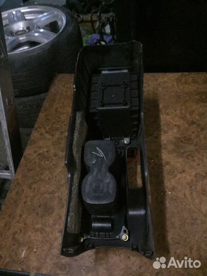 Подлокотник Мицубиси ланцер 9