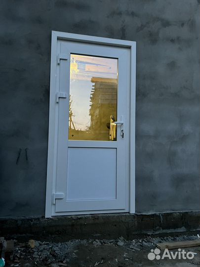 Дверь металлопластиковая, уличная