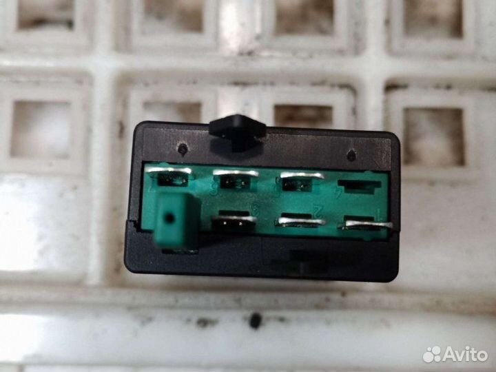 Кнопка подогрева сидений Volkswagen Jetta 4 2001