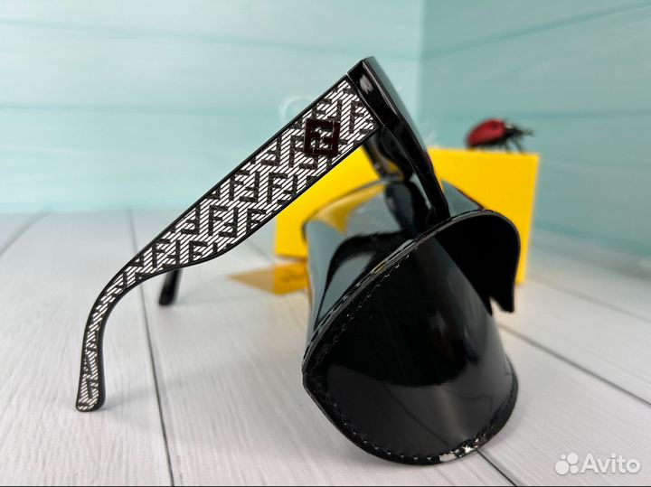 Солнцезащитные очки женские брендовые fendi новые